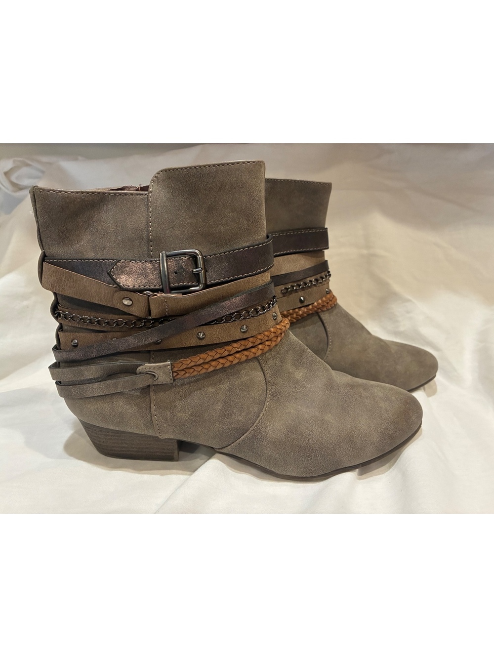JellyPop Rockette Womens Boho Ankle Gray/Tan Multi Strap Buckle Booties Sz 8.5